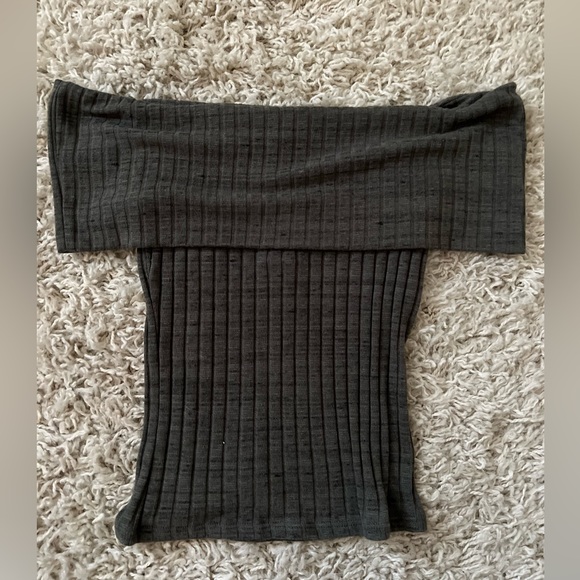 2 Small Express Off the Shoulder Tops - Picture 9 of 9